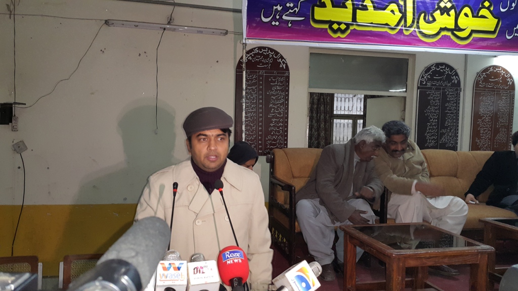پاکستان تحریک انصاف چکوال کی جانب سے پیٹرول بحران پر  احتجاج کیا گیا