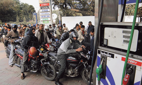 پٹرول کی قلت شدت اختیار کر گئی