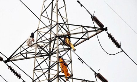 نصیرآباد میں ٹرانسمیشن لائن کو اڑانے پر اوچ پاور اسٹیشن بند ہو گیا