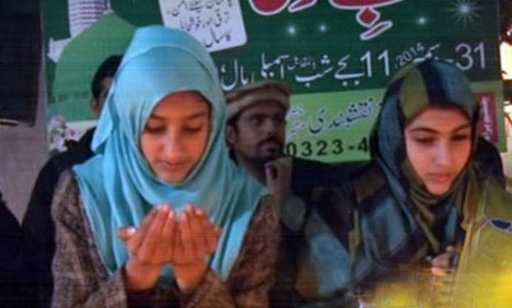 لاہور میں مال روڈ پر دعائیہ تقریب کے ساتھ نئے سال کا استقبال