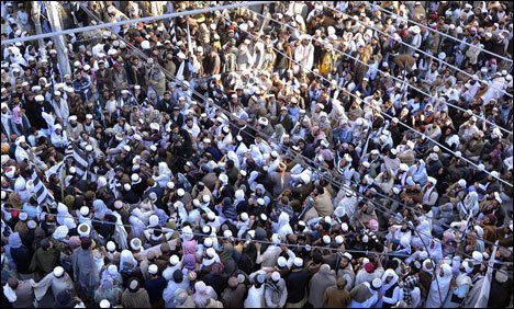 گستاخانہ خاکوں کیخلاف کوئٹہ میں شٹر ڈاون، احتجاجی ریلیاں
