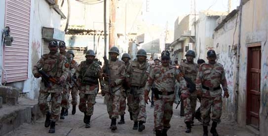 پشاور : باچا خان ایئر پورٹ کے اطراف پولیس کا سرچ آپریشن جاری