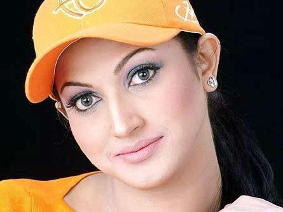 فلم انڈسٹری نہیں، غیرمعیاری فلمیں چھوڑی ہیں : ثناء