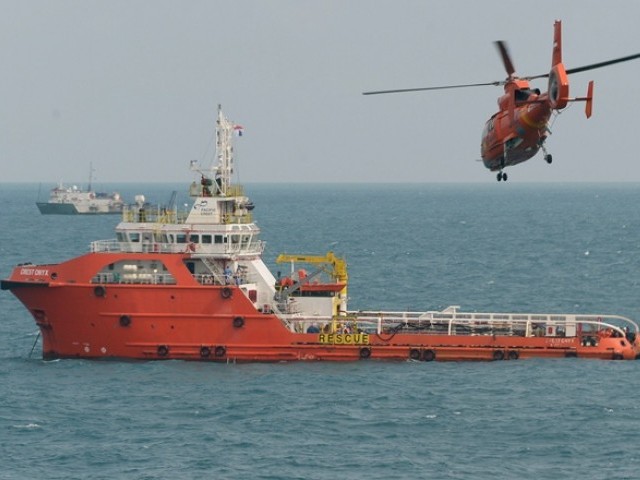 ریسکیو اہلکاروں کو تباہ شدہ ایئر ایشیا کے طیارے کے بلیک باکس سے سگنل موصول