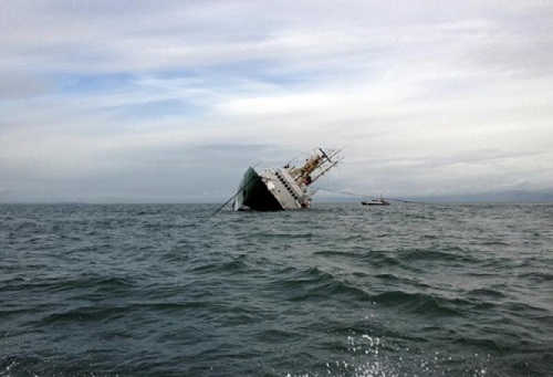 ڈوبنے سے بچ جانے والا سنگاپور کا کارگو جہاز برطانیہ پہنچ گیا