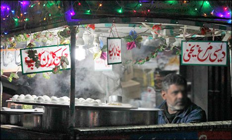 کوئٹہ میں سردی کی شدت بڑھتے ہی یخنی کی دکانوں پر رش