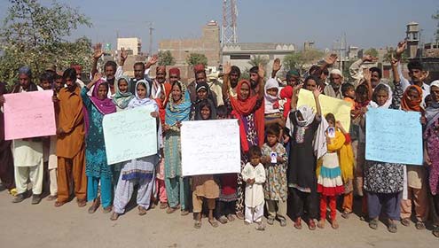 ٹنڈو محمد خان:سولنگی برادری کا پولیس گردی کیخلاف مظاہرہ