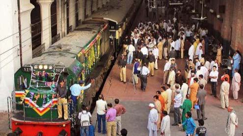 ٹرینوں میں پبلک ایڈریس سسٹم لگانے کا فیصلہ