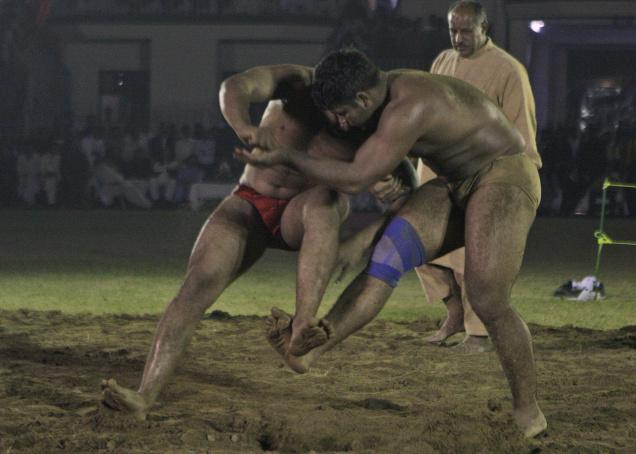 پہلوانوں کے شہر میں کشتی کا کھیل اجنبی بن گیا , اکھاڑے سونے