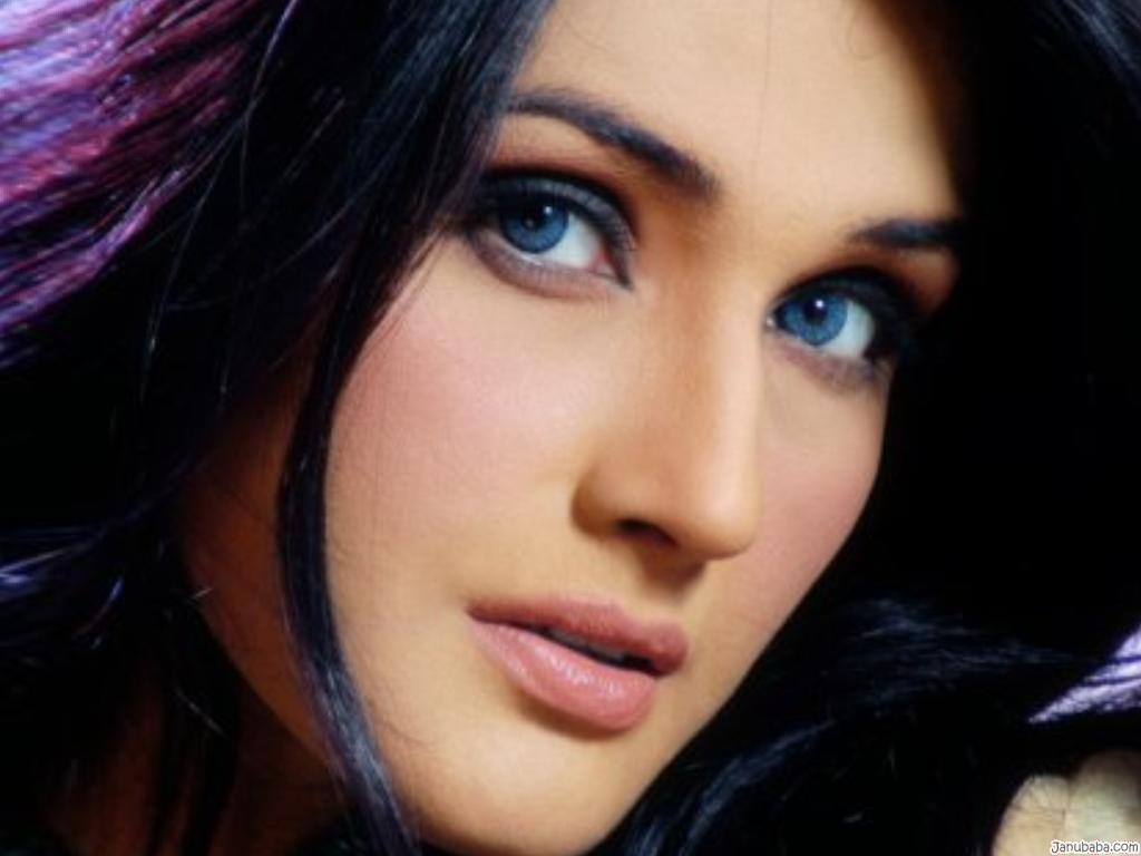 ملکی فلموں کی تعداد کم ہونے کی وجہ سے فنکار باہر جانے پر مجبور ہیں: زارا شیخ