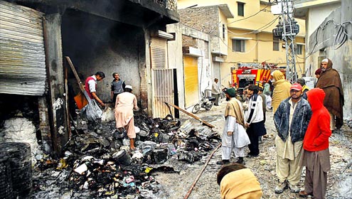 رنگ بنانے والی فیکٹری میں آتشزدگی، لاکھوں کا سامان خاکستر