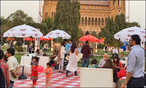 کراچی میں چٹخارے دار فوڈ فیسٹول، شہریوں کی دلچسپی