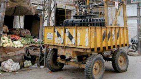 عارضی ٹرالی پرنصب ٹرانسفارمر شہریوں کے لئے خطرہ