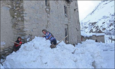 افغانستان: برفانی تودے گرنے سے کم از کم 124 افراد ہلاک