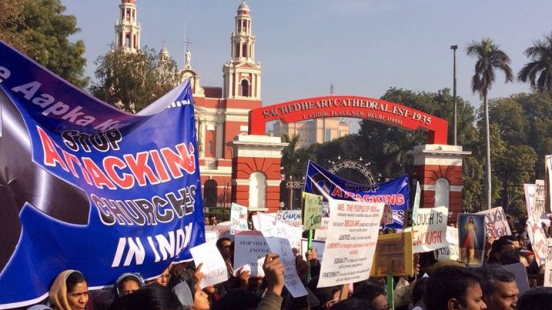 نئی دہلی : گرجا گھروں پر حملوں کیخلاف مسیحیوں کا مظاہرہ
