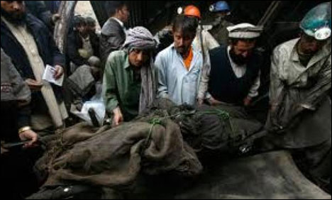 کوئلہ کان میں جاں بحق مزدورں کی لاشیں انجینئر امیر مقام کے حوالے