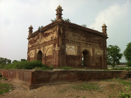 تاریخی ڈاک چوک محکمہ آثار قدیمہ اور مقامی انتظامیہ کی عدم توجہی کے باعث خستہ حالی کا شکار