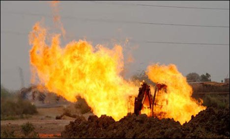 ڈیرہ بگٹی : پیر کوہ گیس فیلڈ کے جنکشن پائپ لائن دھماکے سے تباہ