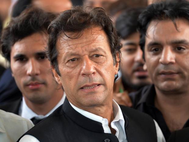سانحہ شکار پور: لواحقین سے تعزیت کیلئے عمران خان پہنچ گئے