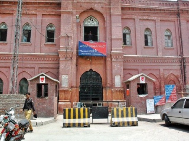 لاہور پولیس کی غفلت سے کراچی سے تفتیش لائے گئے 2 دہشت گرد فرار