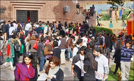 لاہور لٹریچر فیسٹول کا آخری دن، عوام کی بھرپور دلچسپی