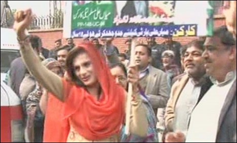 لگانے تھے گو عمران گو کے نعرے، لگا دیئے گو نواز گو کے نعرے