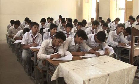 نجی سکول کے بچوں کو فیس ادا نہ کرنے پر قید کر لیا گیا
