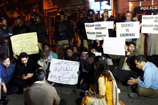 کراچی: سانحہ شکار پور کیخلاف سول سوسائٹی کا دھرنا جاری