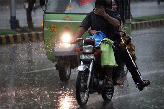 لاہور سمیت مختلف شہروں میں موسلا دھار بارش اور ژالہ باری