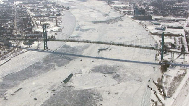 بدترین برفانی طوفان، امریکہ میں دریائوں کا پانی جم گیا