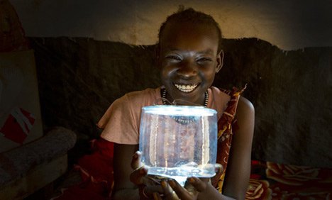 شمسی توانائی سے روشن ہو نے والی جدید لا لٹین