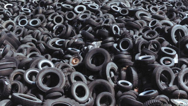 امپورٹ کی آڑ میں ٹائر اسمگلنگ سے قومی خزانے کو بھاری نقصان