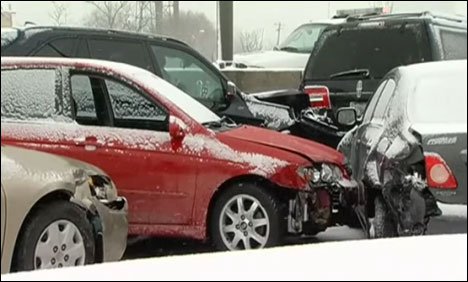 امریکا: شکاگو میں شدید برفباری، 38 گاڑیاں ٹکراگئیں