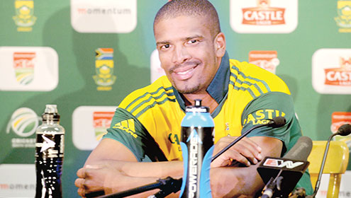 ورنن فیلانڈر ہیمسٹرنگ انجری کا شکار