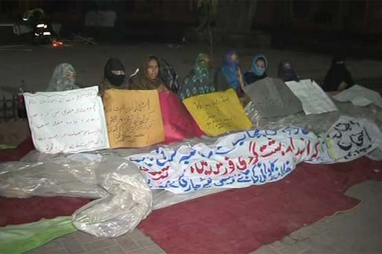 انسداد دہشت گردی فورس میں بھرتی نہ ہونے پر امیدوار خواتین کا دھرنا جاری