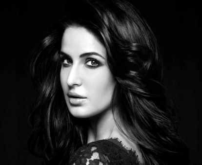 کترینہ کیف پیسوں کے لئے اپنی زبان سے پھر گئیں