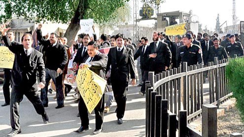 وکیل کی ٹارگٹ کلنگ ہائیکورٹ و ڈسٹرکٹ بار کی ہڑتال و ریلی