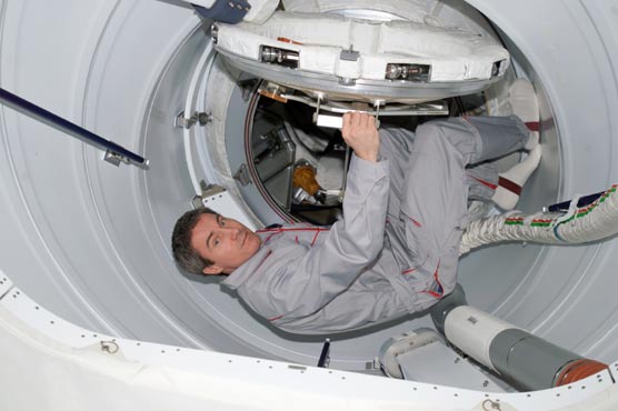 قازقستان :خلا میں جانے والے تینوں خلاباز خلائی سٹیشن میں داخل