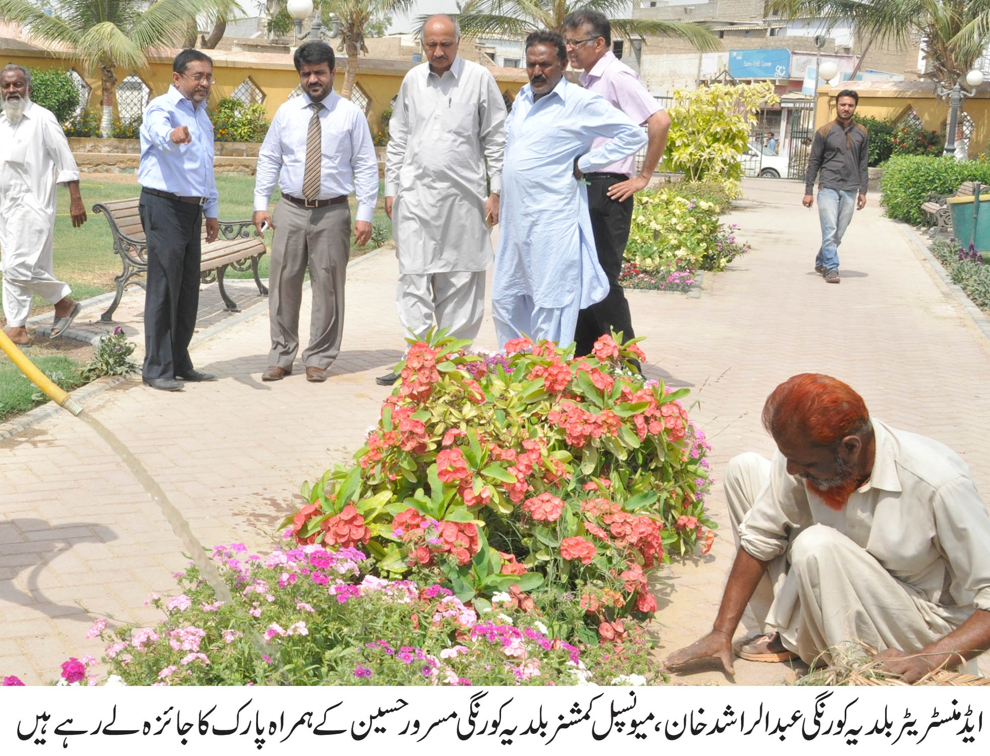 عوام کو صحت مند ماحول فراہم کرنے کے لئے اپنی تمام تر کوششوں کو بروئے کار لارہے ہیں