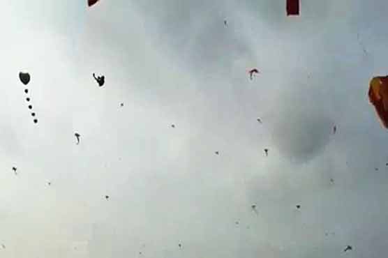 ویتنام: پتنگ کی ڈور سے لٹک کر پانچ سالہ بچہ جاں بحق