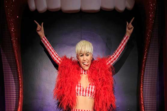 امریکی گلوکارہ ملی سائرس کا مجسمہ مادام تساؤ کے عجائب گھر میں سجا دیا گیا