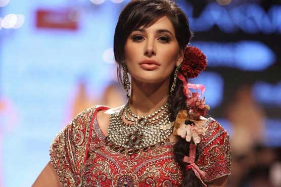 ممبئی میں لیکمی فیشن ویک پوری آب و تاب سے جاری