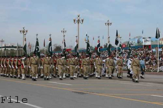 اسلام آباد میں یوم پاکستان کے سلسلے میں مسلح افواج کی دستوں کی فل ڈریس ریہرسل