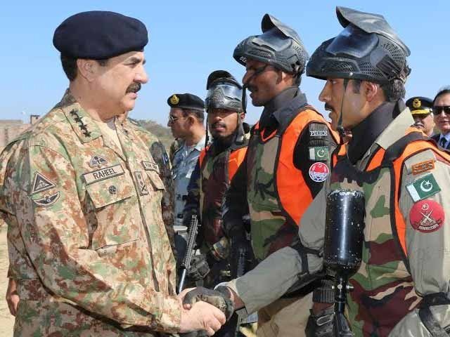 عوام اپنی صفوں میں چھپے دشمنوں کی نشاندہی کریں، سربراہ پاک فوج