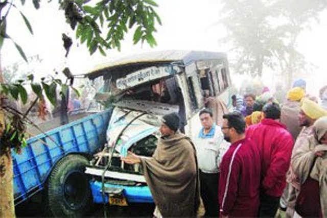 رکشہ اور ٹرالی کا تصادم دو افراد زخمی