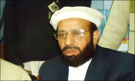 وفاقی وزیر مذہبی امور سردار یوسف کی گاڑی کو حادثہ