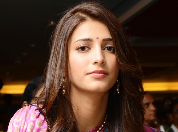 شروتی ہاسن فلم ’’میں گبر‘‘ میں اپنے گائے گانے پر پرفارم کریں گی