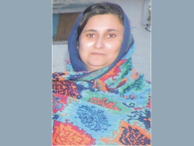 مسلم لیگ (ن) کی رکن پنجاب اسمبلی صوبیہ ستی ووٹ ڈالتے ہوئے بیہوش