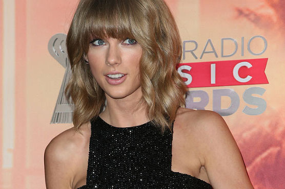 آئی ہارٹ ایوارڈز میلہ پاپ گلوکارہ ٹیلر سوفٹ نے لوٹ لیا