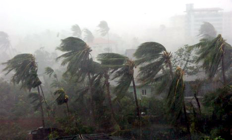 کراچی میں تیز ہوائیں، حادثات میں 4 افراد زخمی